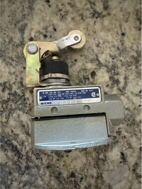 Honeywell BZV6-2RN2 Limit Switch Basic BZV62RN2 With Base FAST SHIPPING
